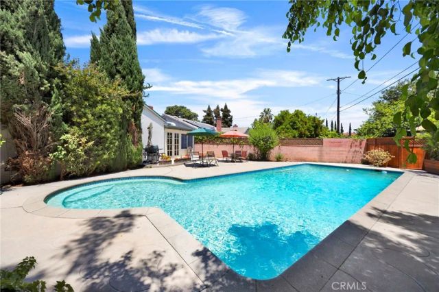 13758 Runnymede Street, Van Nuys, CA 91405