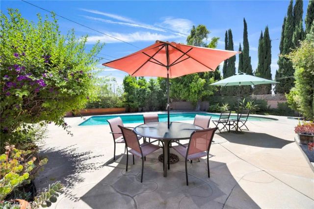 13758 Runnymede Street, Van Nuys, CA 91405