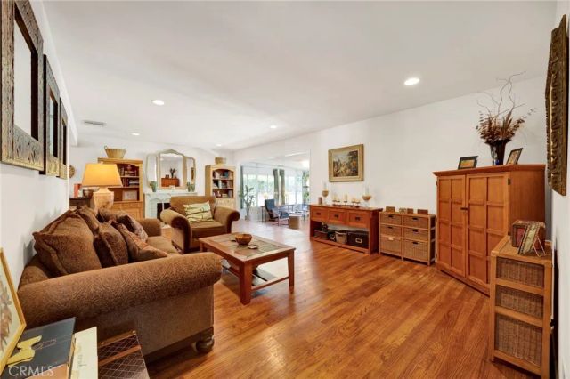 13758 Runnymede Street, Van Nuys, CA 91405