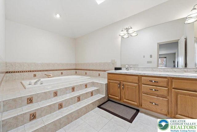 491 Magnolia Lane, Lower Nazareth Twp, PA 18064