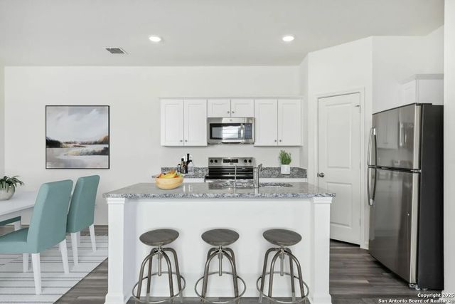 10517 Tufted Court, Adkins, TX 78101