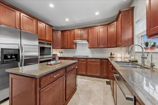 115 Ashton Lane, Crystal Lake, IL 60014