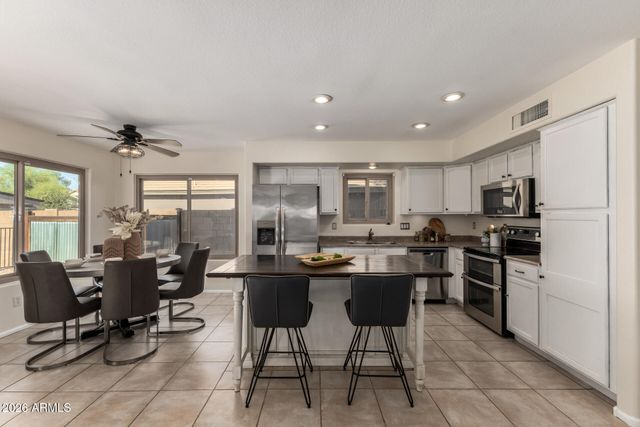 15990 W LINDEN Street, Goodyear, AZ 85338