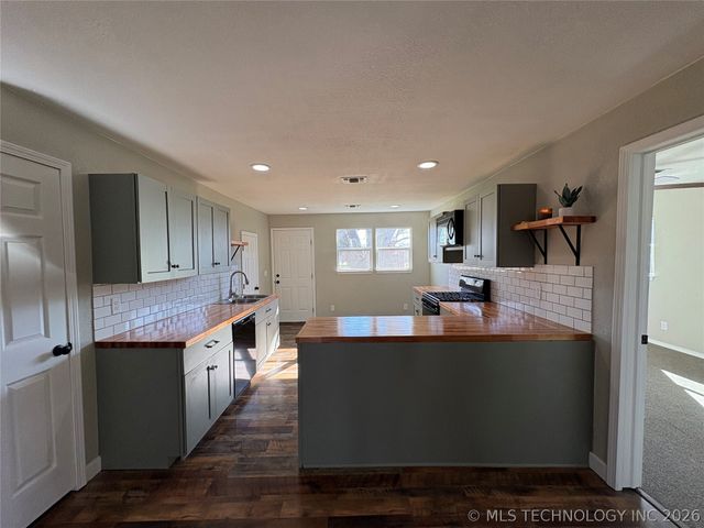 417 S 4th Street, Morris, OK 74445