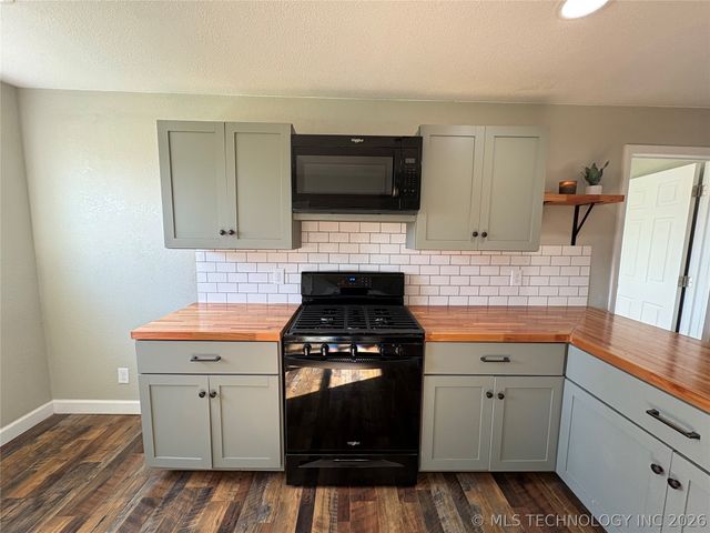 417 S 4th Street, Morris, OK 74445