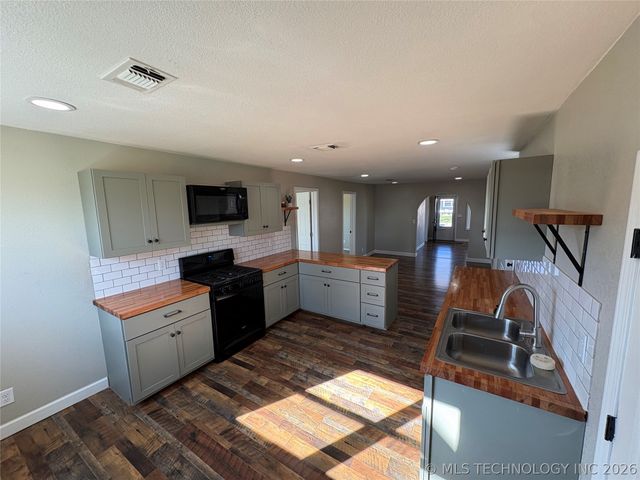 417 S 4th Street, Morris, OK 74445