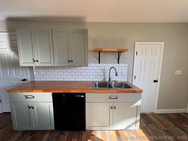 417 S 4th Street, Morris, OK 74445