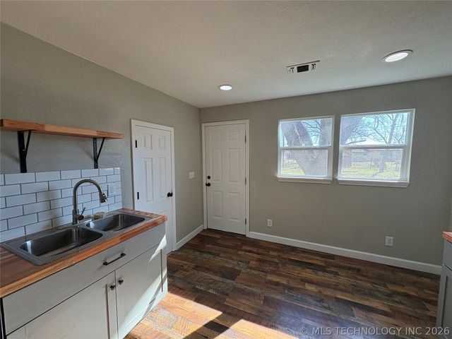 417 S 4th Street, Morris, OK 74445