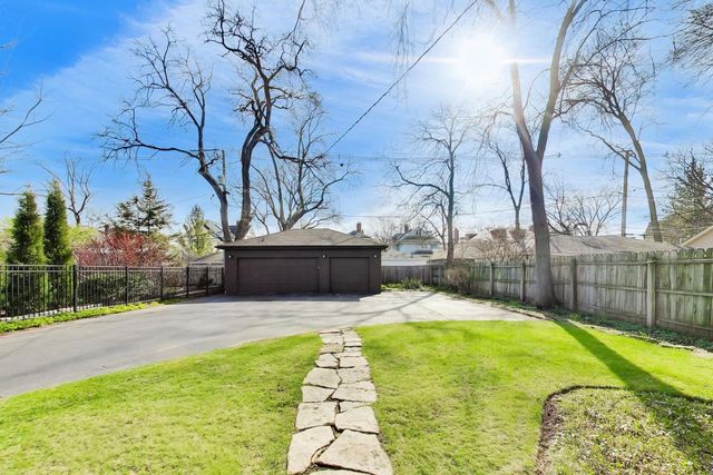 545 Thatcher Avenue, River Forest, IL 60305