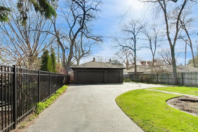 545 Thatcher Avenue, River Forest, IL 60305