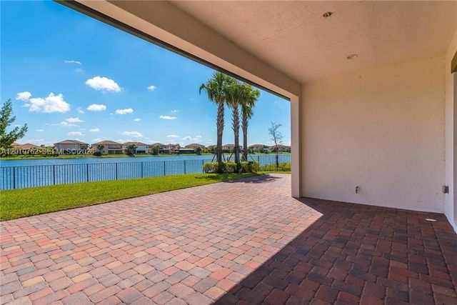 11170 NW 82nd Pl, Parkland, FL 33076