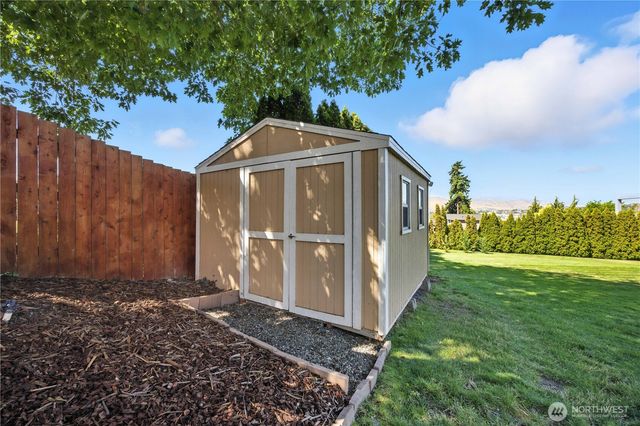 3537 NE Reid Court, East Wenatchee, WA 98802