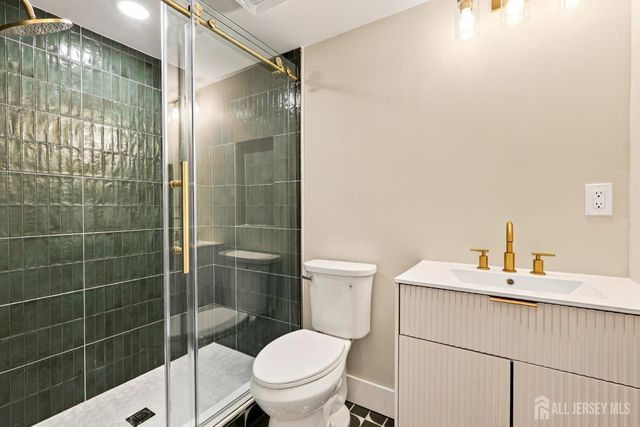 25 Lamar Avenue, Edison, NJ 08820