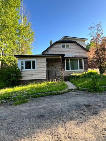 500 10th Avenue NW, Chisholm, MN 55719