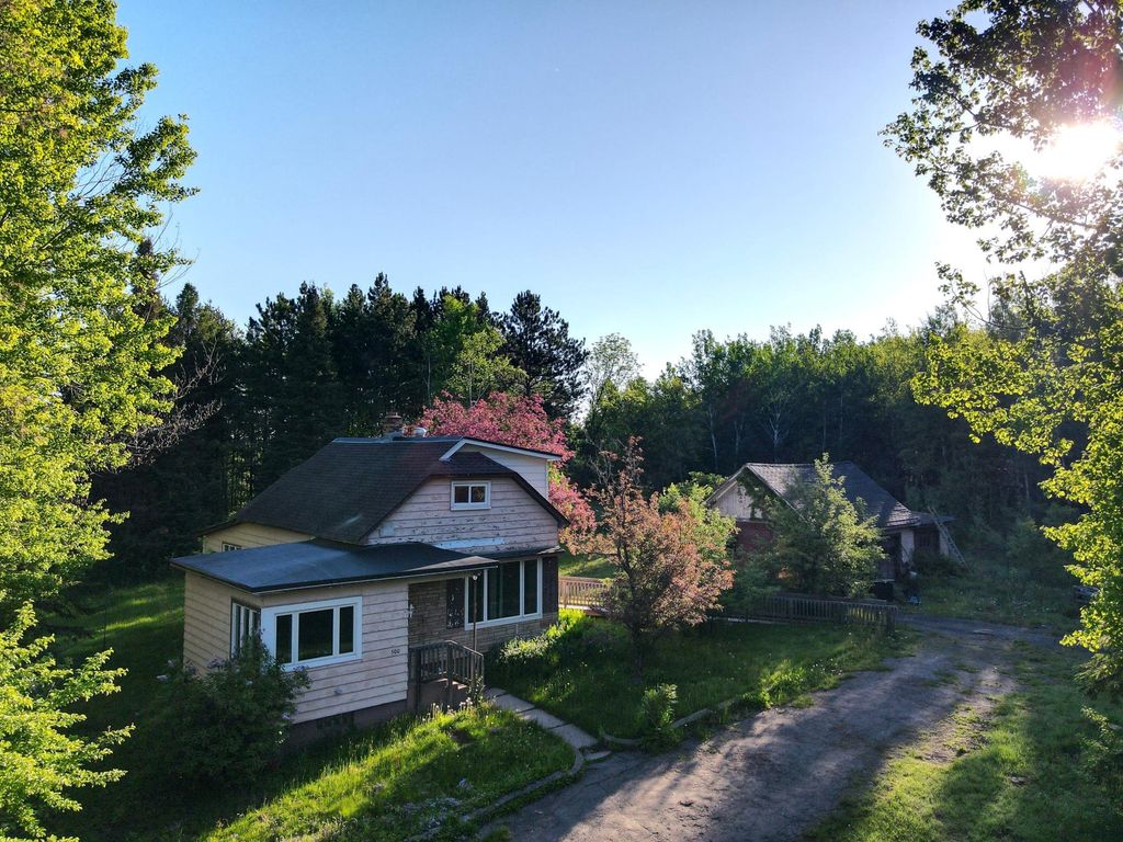 500 10th Avenue NW, Chisholm, MN 55719