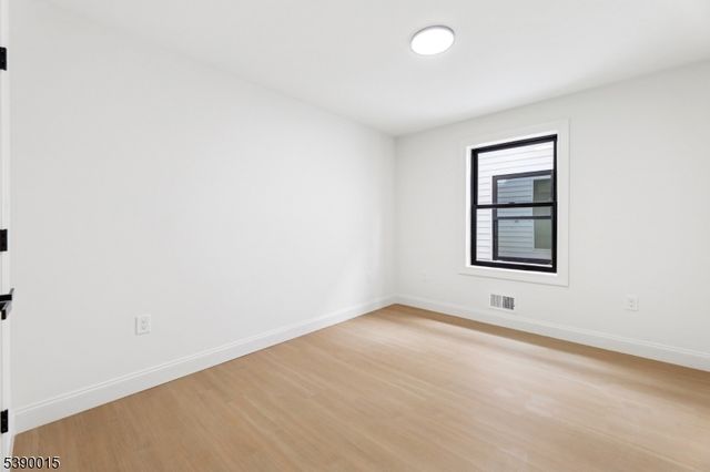 27 Robert St, Paterson City, NJ 07503