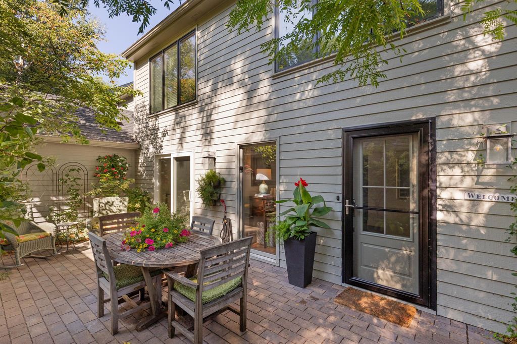 20452 Knightsbridge Road, Excelsior, MN 55331 — exterior