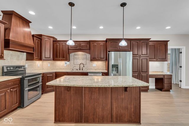 5666 Augusta Woods Drive, Plainfield, IN 46168