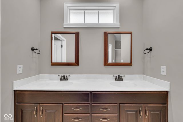 5666 Augusta Woods Drive, Plainfield, IN 46168