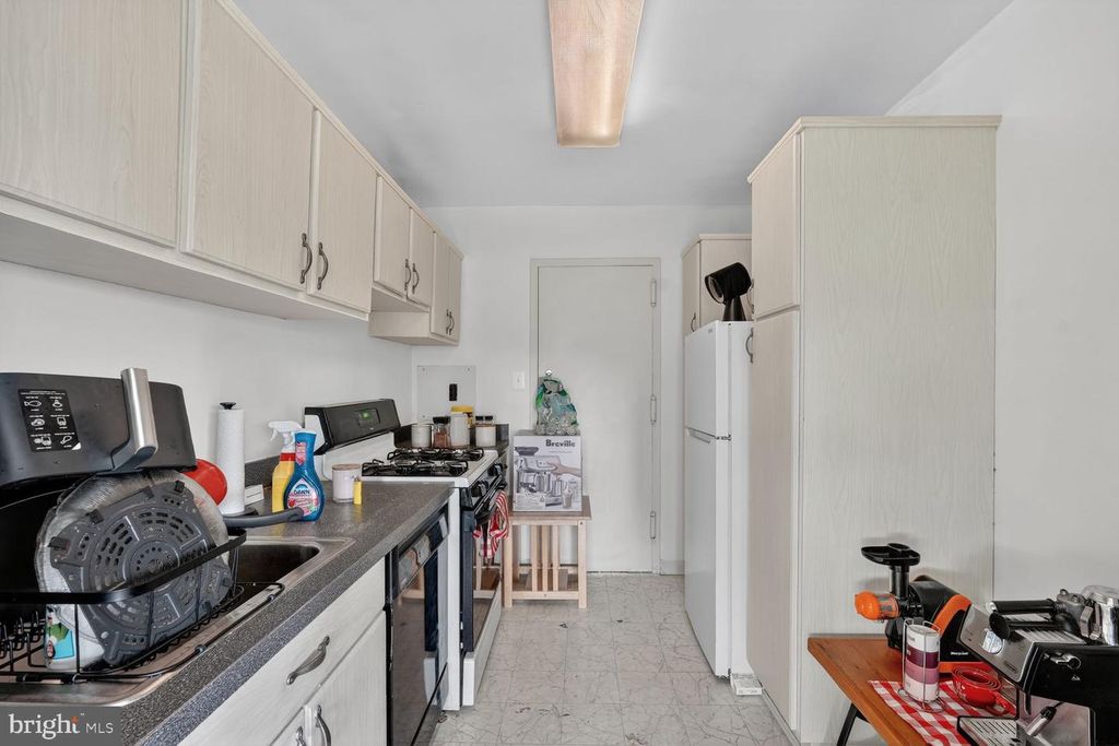 Image 9 of property listing at 1111 UNIVERSITY BLVD W #909-A, Silver Spring, MD 20902