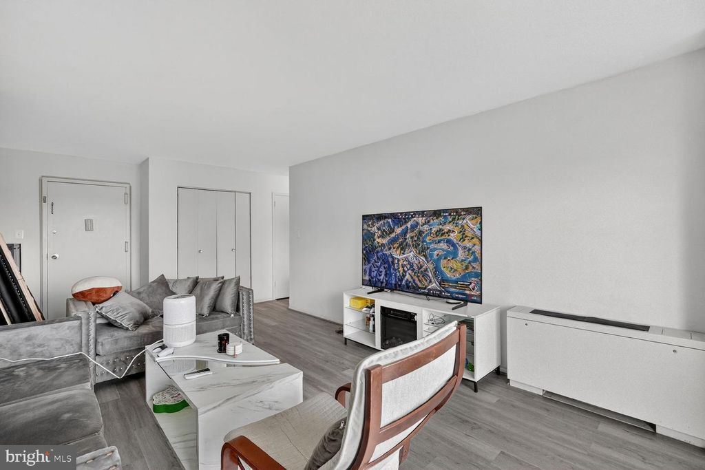 Image 10 of property listing at 1111 UNIVERSITY BLVD W #909-A, Silver Spring, MD 20902