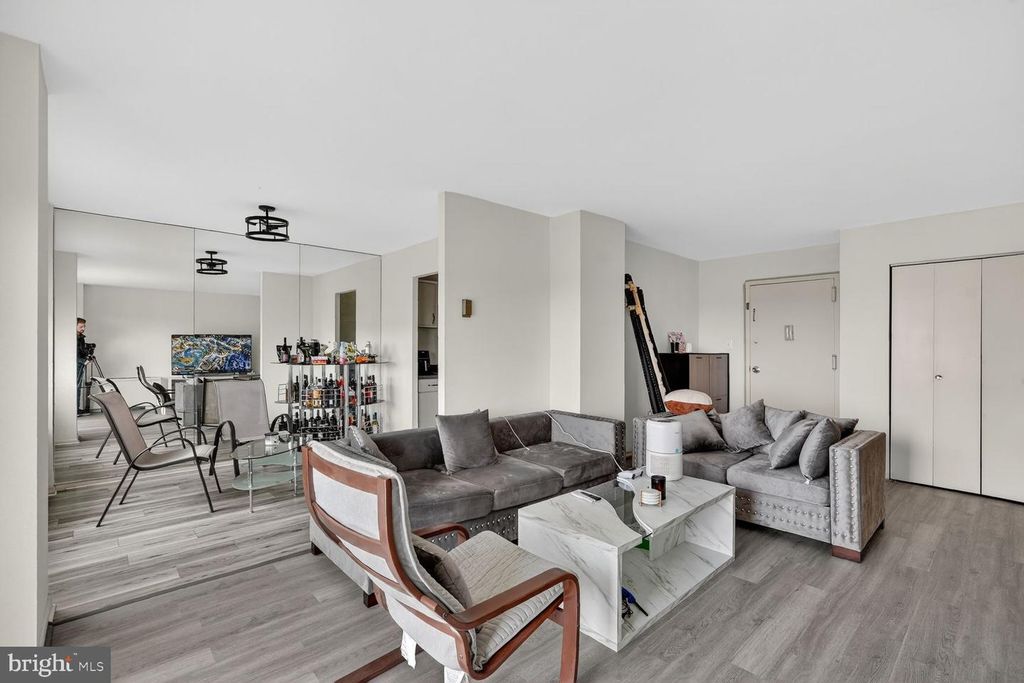 Image 11 of property listing at 1111 UNIVERSITY BLVD W #909-A, Silver Spring, MD 20902