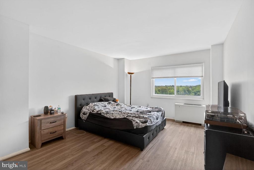 Image 13 of property listing at 1111 UNIVERSITY BLVD W #909-A, Silver Spring, MD 20902