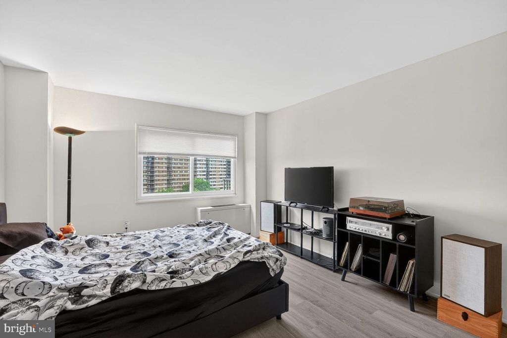 Image 14 of property listing at 1111 UNIVERSITY BLVD W #909-A, Silver Spring, MD 20902