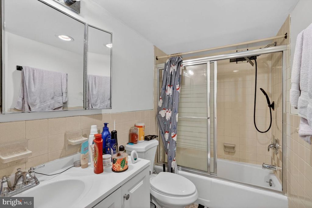 Image 16 of property listing at 1111 UNIVERSITY BLVD W #909-A, Silver Spring, MD 20902
