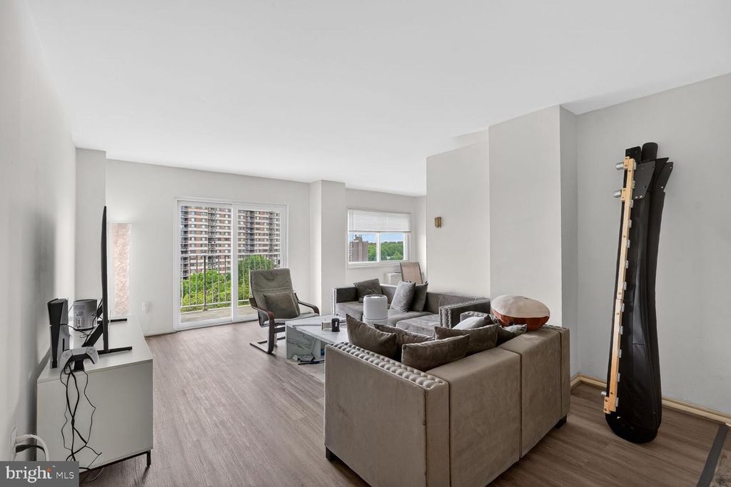 Image 2 of property listing at 1111 UNIVERSITY BLVD W #909-A, Silver Spring, MD 20902