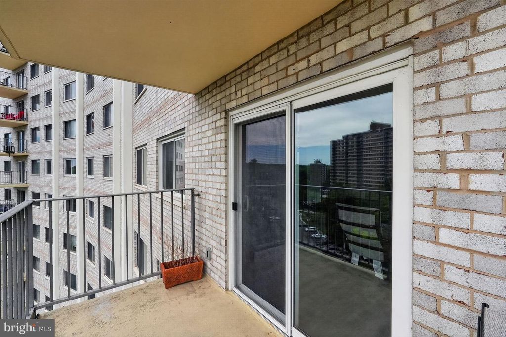 Image 5 of property listing at 1111 UNIVERSITY BLVD W #909-A, Silver Spring, MD 20902