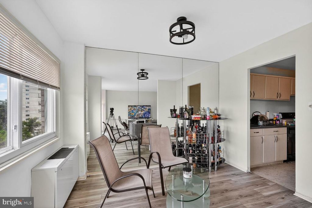 Image 7 of property listing at 1111 UNIVERSITY BLVD W #909-A, Silver Spring, MD 20902