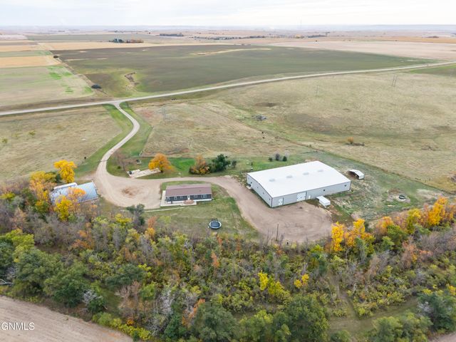 51 Nd-200, Hazen, ND 58545 property photo