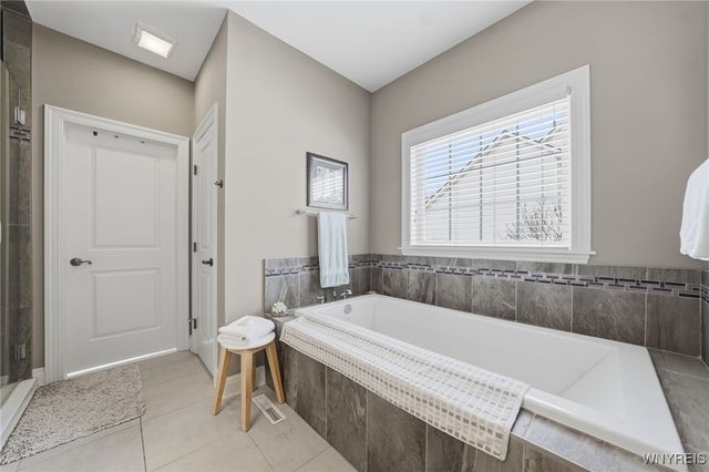 5115 Willowbrook Drive West, Clarence, NY 14031