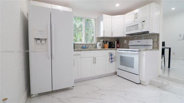 330 NW 82nd Ter, Miami, FL 33150
