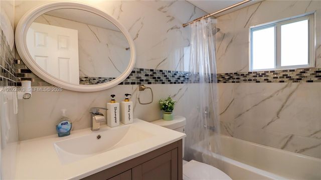 330 NW 82nd Ter, Miami, FL 33150