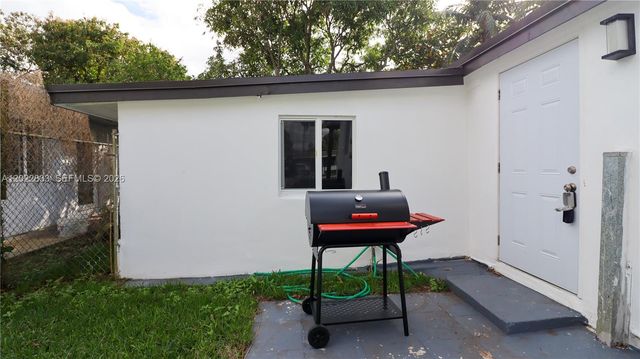 330 NW 82nd Ter, Miami, FL 33150