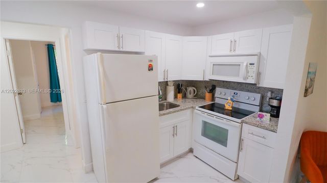 330 NW 82nd Ter, Miami, FL 33150