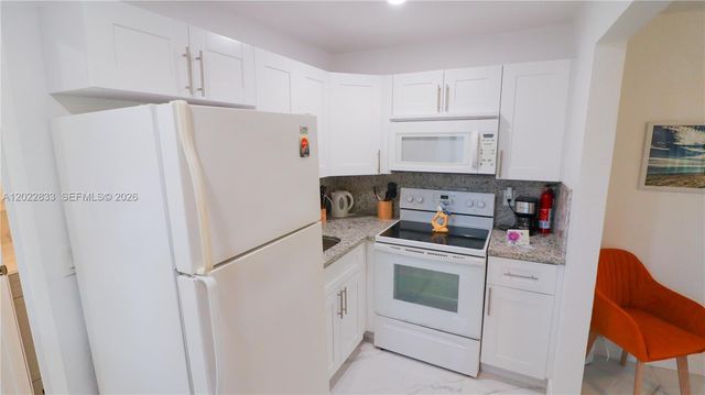 330 NW 82nd Ter, Miami, FL 33150