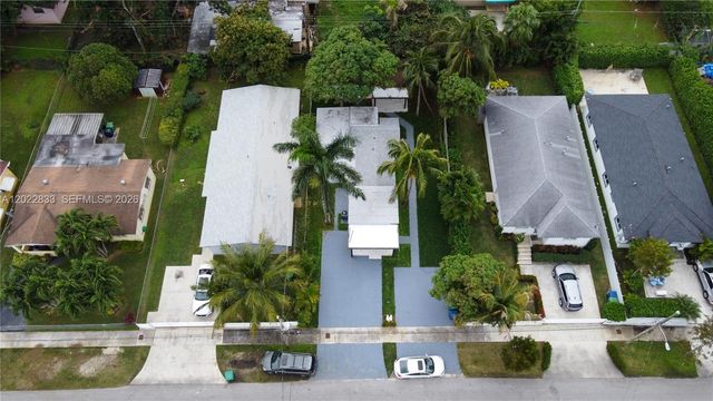 330 NW 82nd Ter, Miami, FL 33150