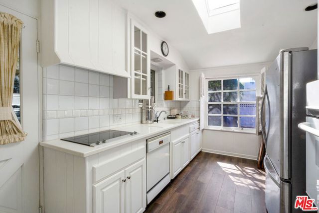 376 N Bonhill Road, Los Angeles, CA 90049