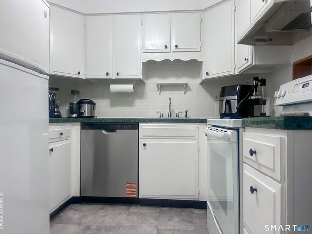 200 Woodmont Avenue 127, Bridgeport, CT 06606