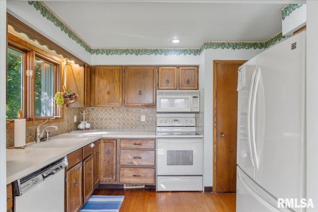 516 CRESTVIEW Drive, Sherrard, IL 61281