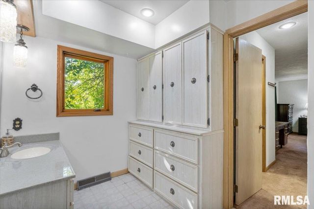 516 CRESTVIEW Drive, Sherrard, IL 61281