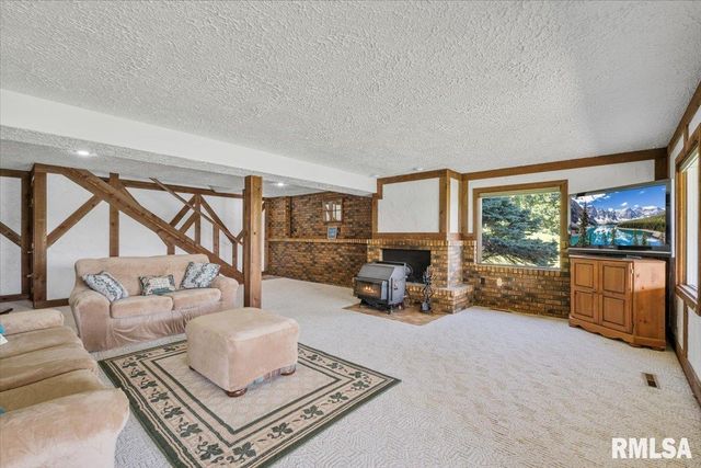 516 CRESTVIEW Drive, Sherrard, IL 61281