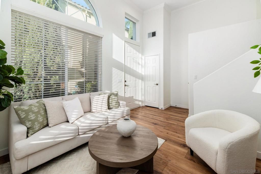 Image 3 of property listing at 3710 Mykonos Ln 172, San Diego, CA 92130