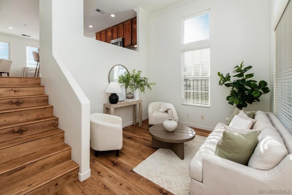 Image 4 of property listing at 3710 Mykonos Ln 172, San Diego, CA 92130