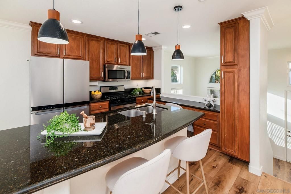 Image 9 of property listing at 3710 Mykonos Ln 172, San Diego, CA 92130