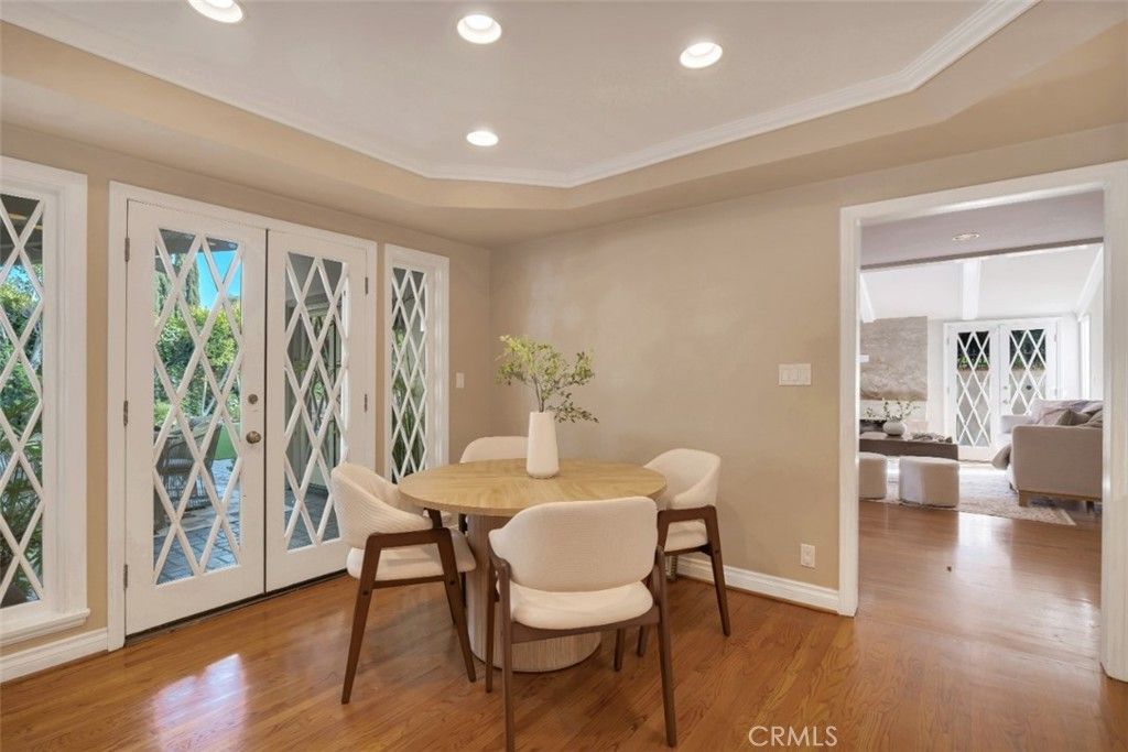Image 13 of property listing at 4200 Gayle Drive, Tarzana, CA 91356