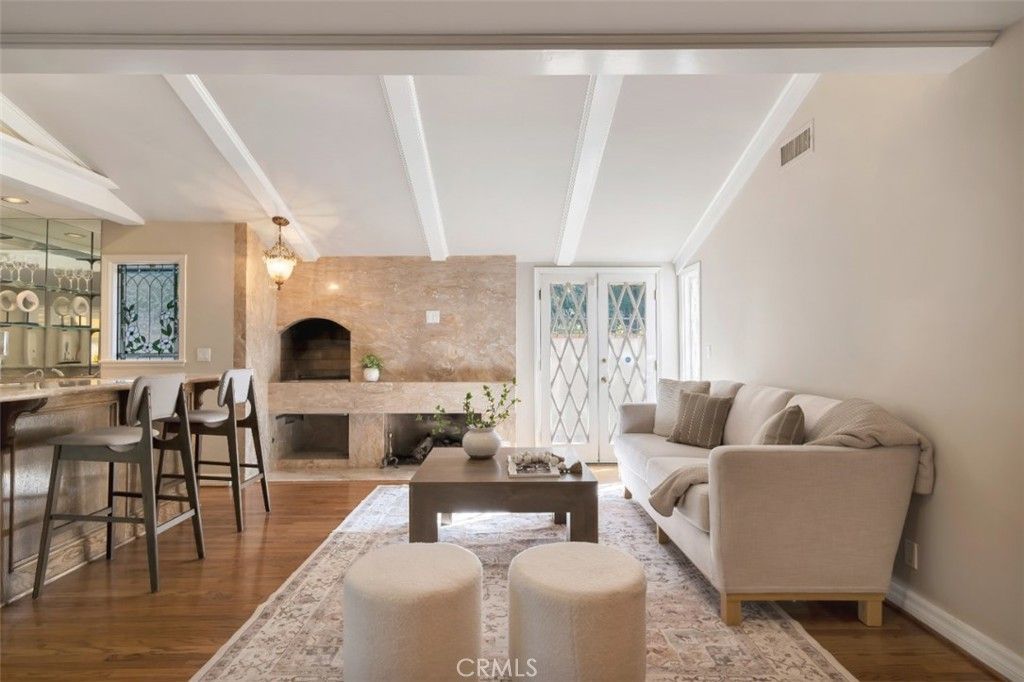 Image 15 of property listing at 4200 Gayle Drive, Tarzana, CA 91356